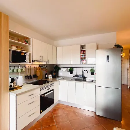 Forest Flat - Big Heated Pool, Terrace, Tv Channels Apartmán