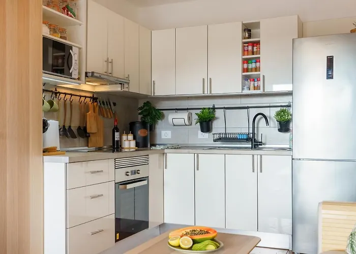 Forest Flat - Big Heated Pool, Terrace, Tv Channels דירה